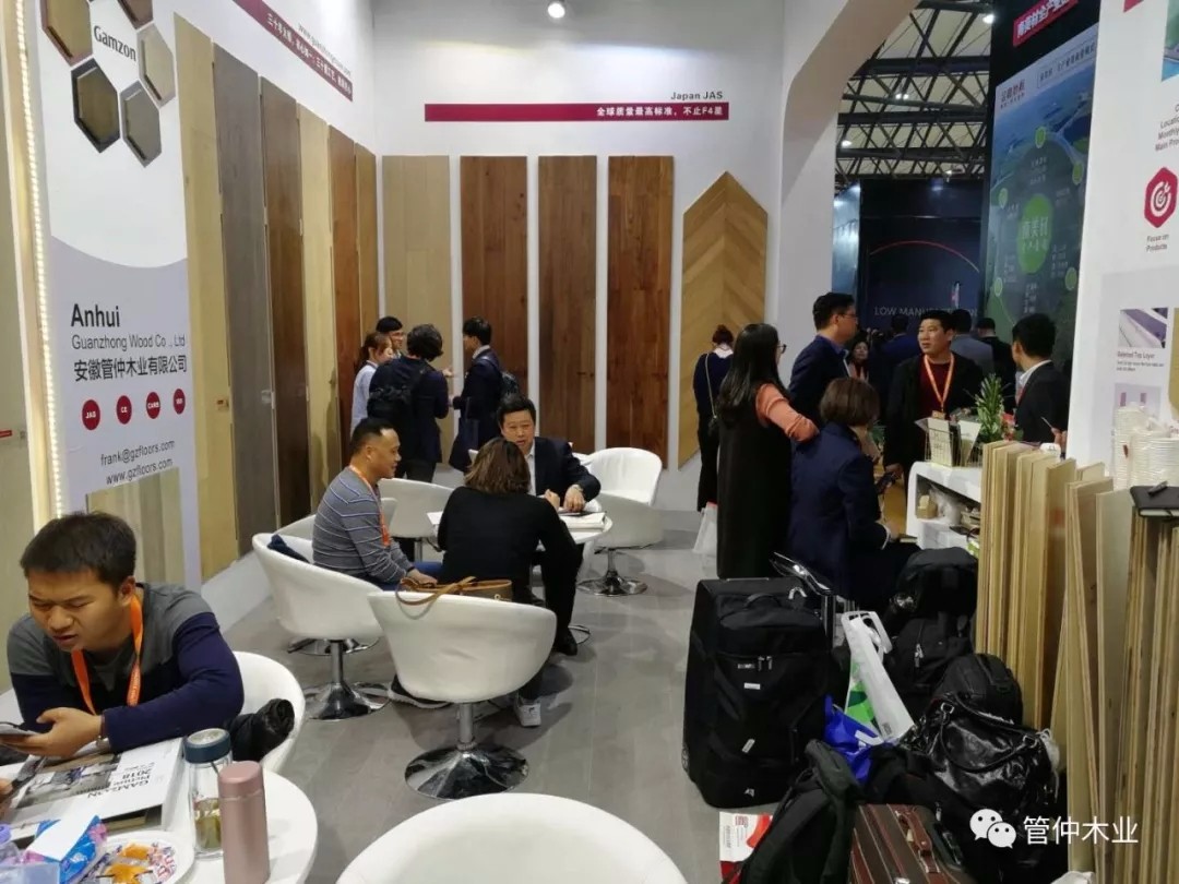 管仲地板，不止F4星---上海地板展