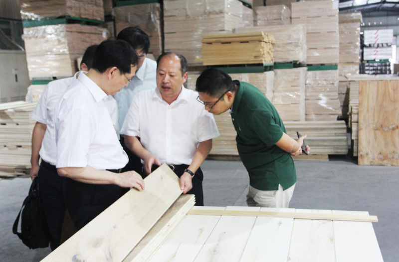 “南京林業(yè)大學(xué)產(chǎn)學(xué)研合作基地” “南京林業(yè)大學(xué)實(shí)踐教學(xué)基地” 落地安徽管仲木業(yè)(圖12) “南京林業(yè)大學(xué)產(chǎn)學(xué)研合作基地” “南京林業(yè)大學(xué)實(shí)踐教學(xué)基地” 落地安徽管仲木業(yè)(圖12)