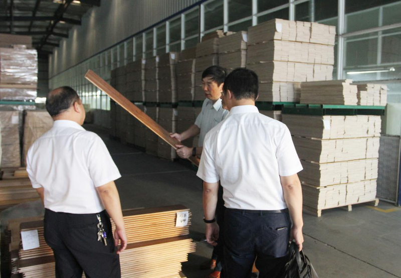 “南京林業(yè)大學(xué)產(chǎn)學(xué)研合作基地” “南京林業(yè)大學(xué)實(shí)踐教學(xué)基地” 落地安徽管仲木業(yè)(圖13) “南京林業(yè)大學(xué)產(chǎn)學(xué)研合作基地” “南京林業(yè)大學(xué)實(shí)踐教學(xué)基地” 落地安徽管仲木業(yè)(圖13)