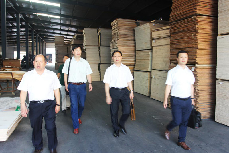 “南京林業(yè)大學(xué)產(chǎn)學(xué)研合作基地” “南京林業(yè)大學(xué)實(shí)踐教學(xué)基地” 落地安徽管仲木業(yè)(圖11) “南京林業(yè)大學(xué)產(chǎn)學(xué)研合作基地” “南京林業(yè)大學(xué)實(shí)踐教學(xué)基地” 落地安徽管仲木業(yè)(圖11)