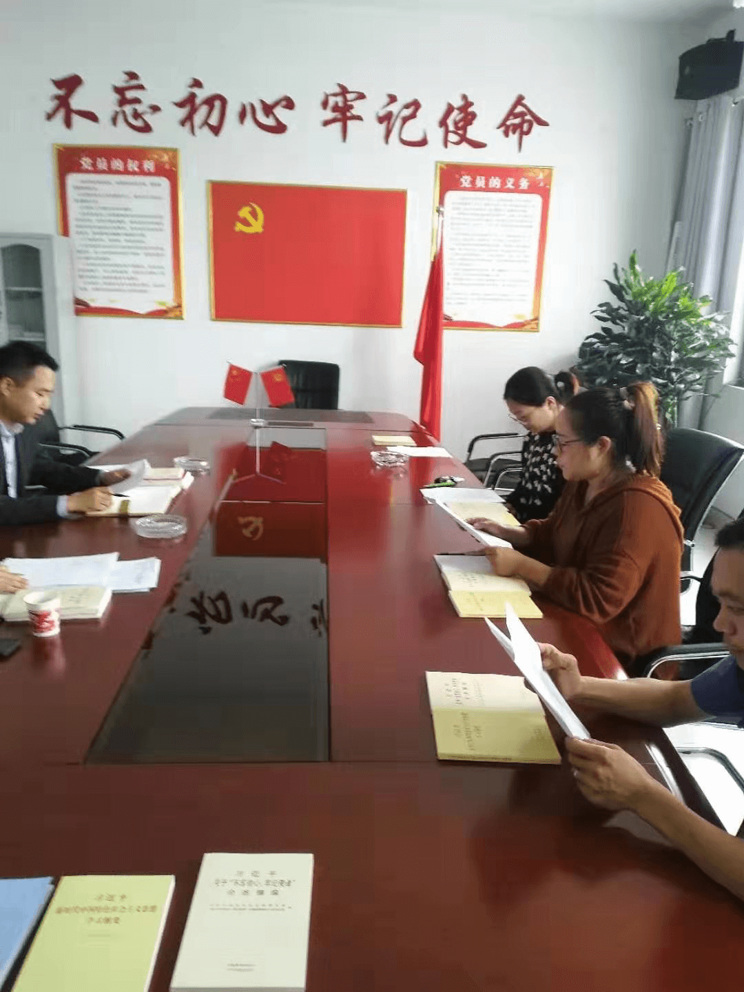 10月份管仲木業(yè)黨支部主題黨日活動開展情況(圖1) 10月份管仲木業(yè)黨支部主題黨日活動開展情況(圖1)